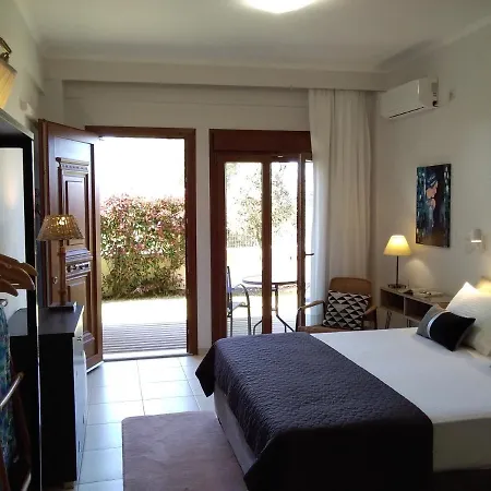 Adelais Τσουκαλάδες