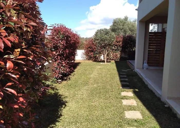 Adelais Tsoukaladhes