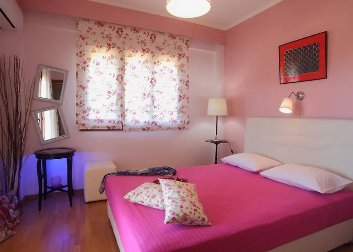 Adelais * Tsoukaladhes